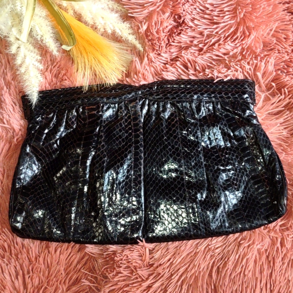 Lou-ran brown 70s vintage snakeskin clutch